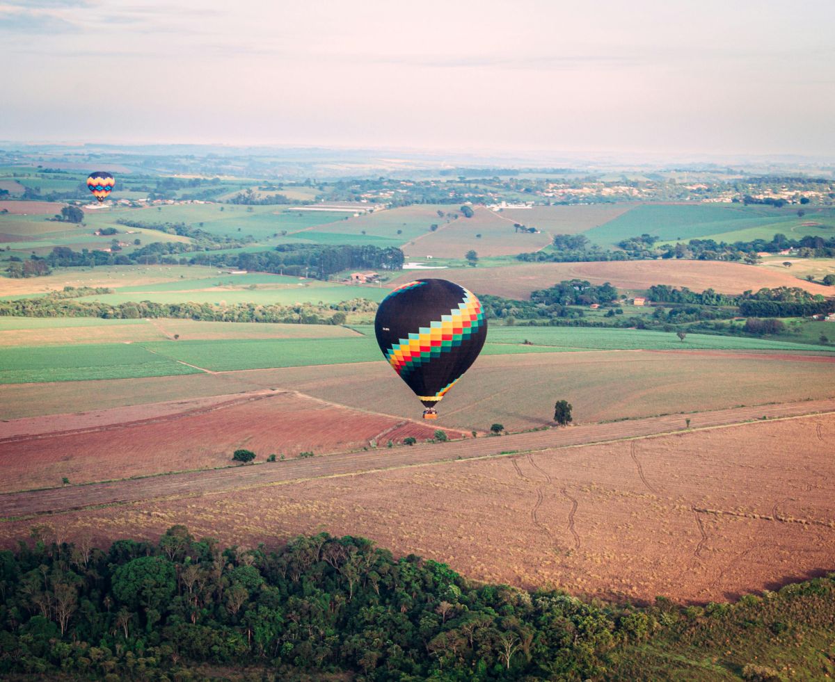Vol en montgolfière au-dessus des champs de la Somme