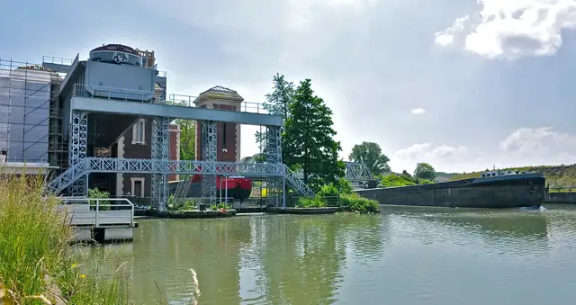 Ascenseur à bateaux des Fontinettes