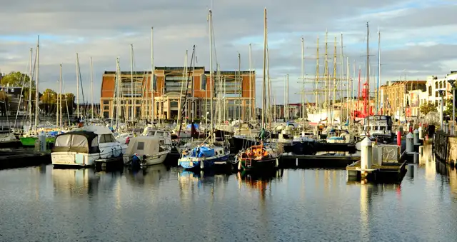 Place Jean Bart et le Musée Maritime et Portuaire