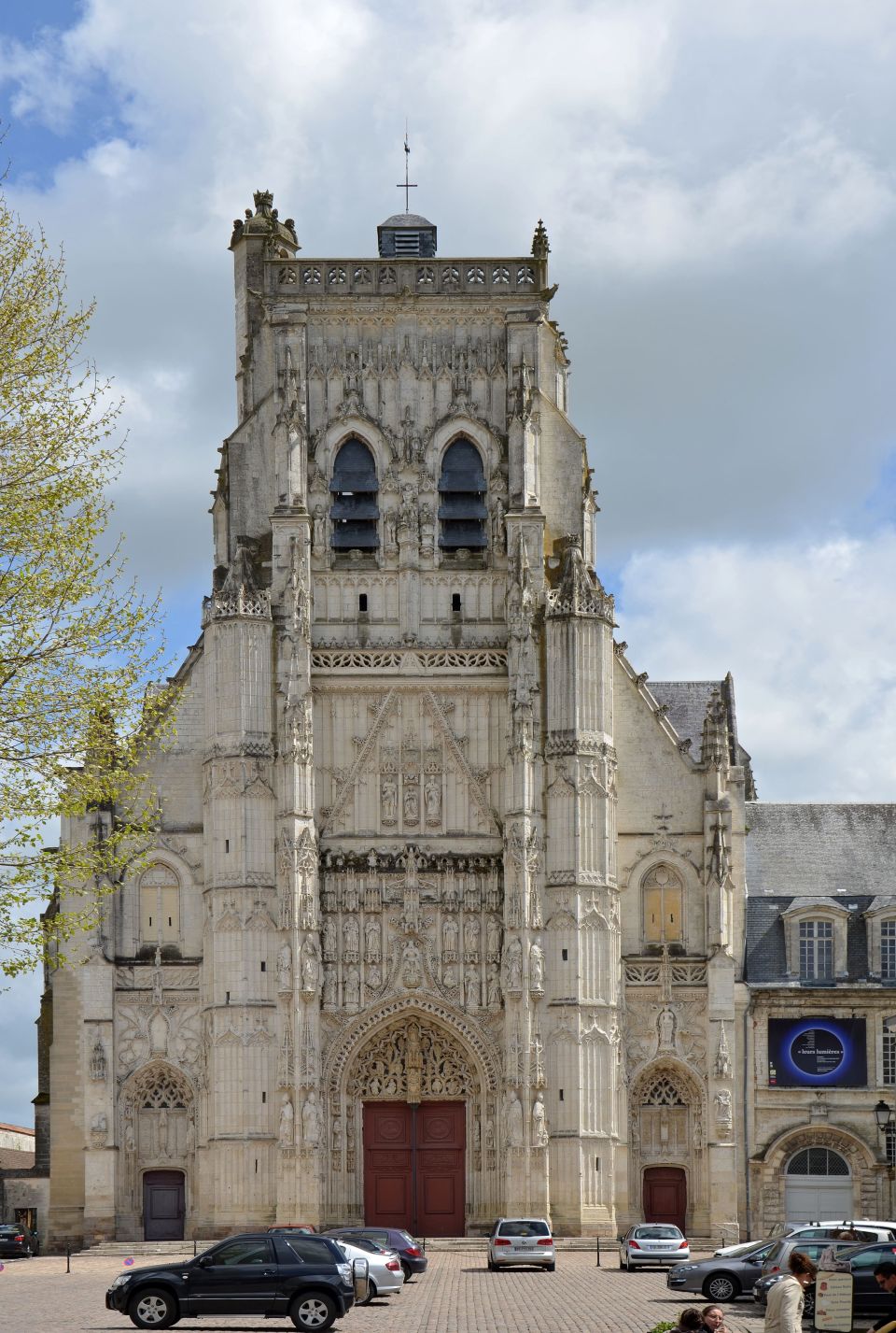 Idée n°16 : Découvrir l'Abbaye de Saint-Riquier, beffroi classé UNESCO