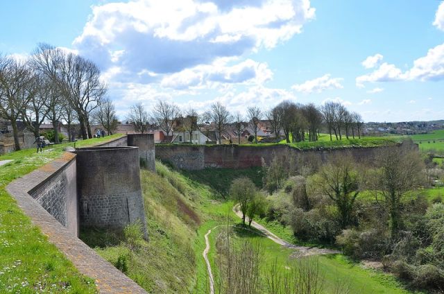 Remparts de Montreuil-sur-Mer proche de : Camping Cristal d'Opale