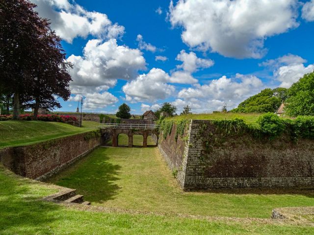 Citadelle de Montreuil-sur-mer proche de : Domaine de l'Abri-Côtier