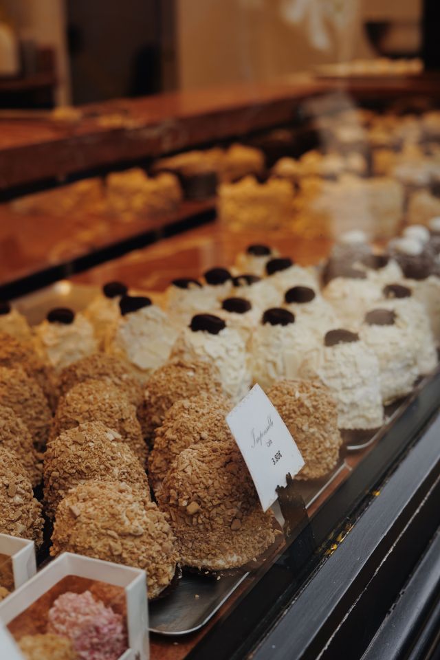 Salon de thé, joyeux café et pâtisseries
