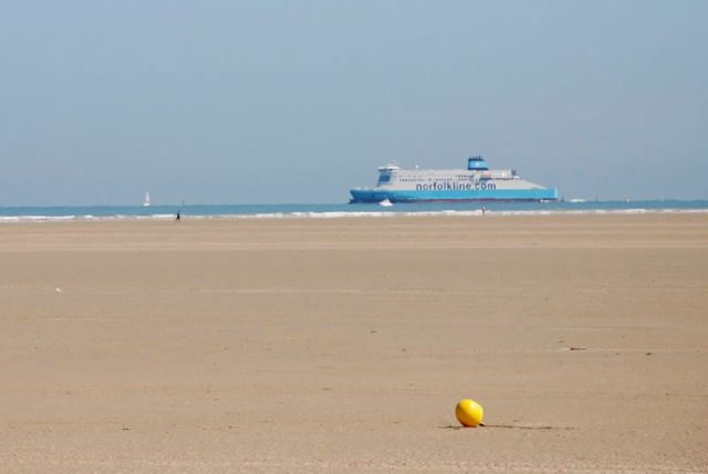 Plage de Petit-Fort-Philippe proche de : Camping des Dunes